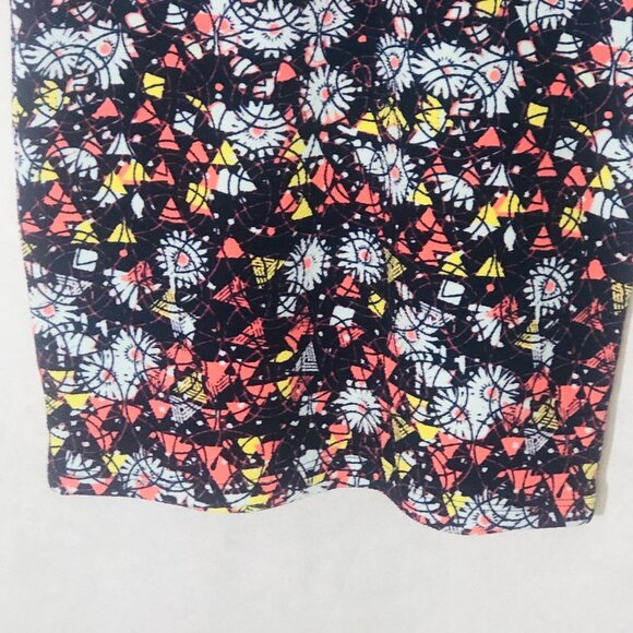 LuLaRoe Cassie pencil skirt geometric pattern black white polyester size xs READ - Picture 2 of 8